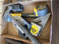 BOX LOT: HAMMERS, TAPE MEASURES, SQUARE