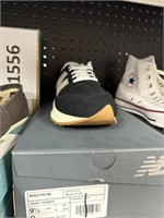 NB sneaker 9.5