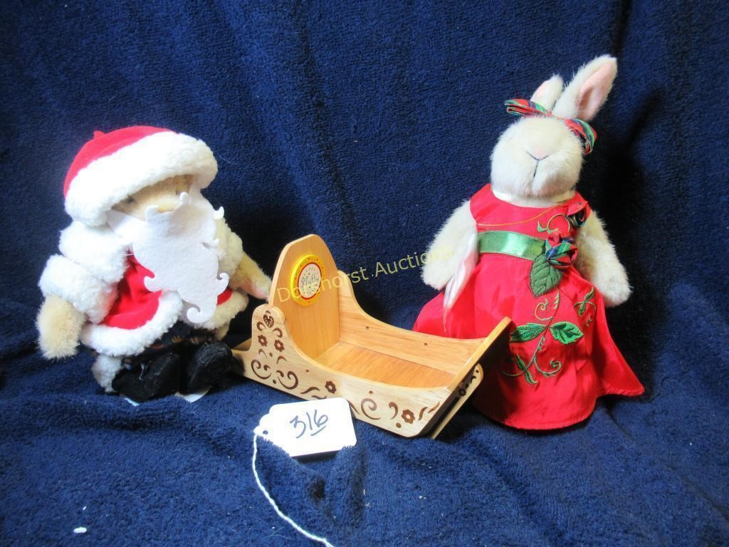 1980S VANDERBEAR MUFFY & HOPPY W/ SLED & STANDS