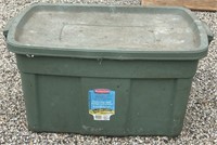 Rubbermaid Tote with Lid