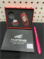 NEW LIGHT UP LIGHTER AND KEYCHAIN GIFT SET