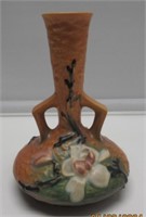 ROSEVILLE MAGNOLIA BUD VASE #179-7 VERY NICE.