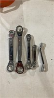 Ratchet wrenches