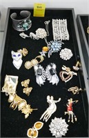 TRAY LOT OF COSTUME JEWELRY INCL ANIMAL BROOCHES