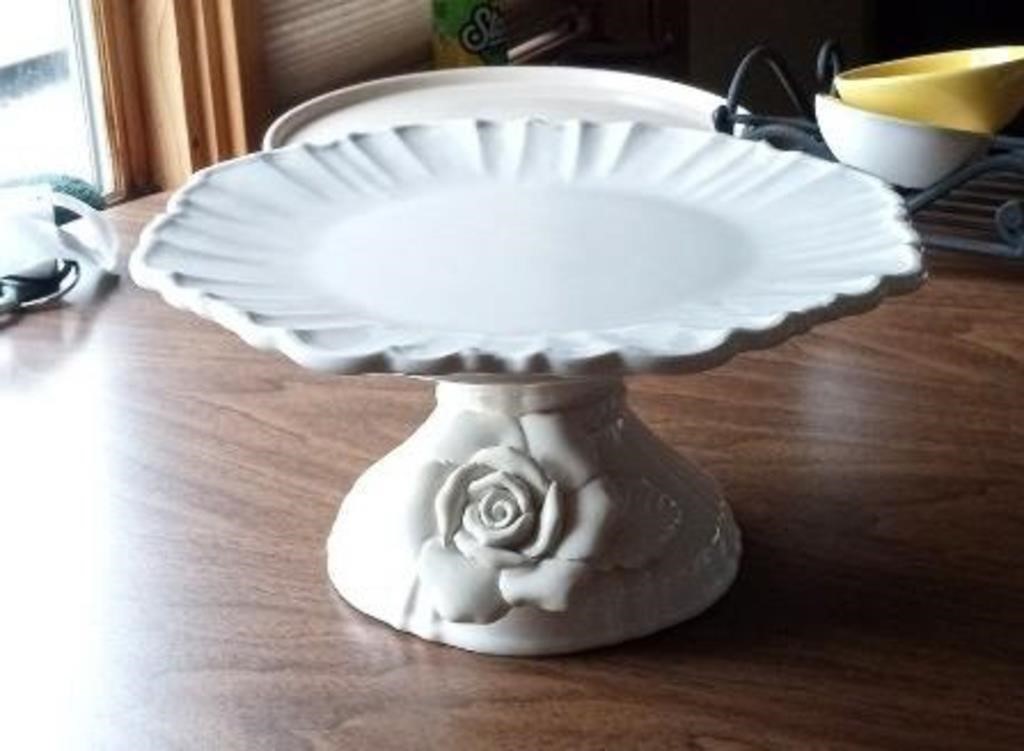 Bazaars Iron Stone cake stand