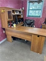 Corner desk & office chair