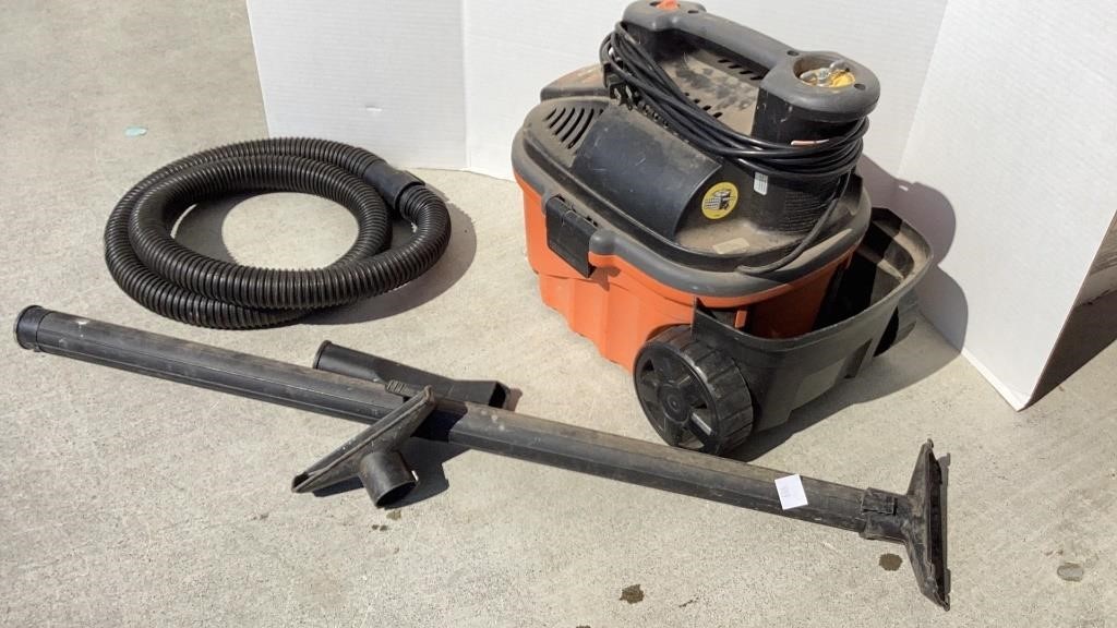 RIDGID shop vac with hose, accessories, 4 gallon