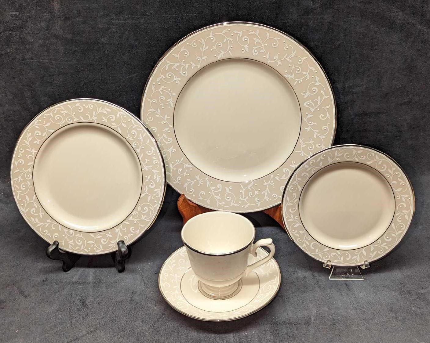 Lenox China Opal Innocence 5 Piece Place Setting