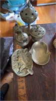 Four brass incense burners, and two brass ash