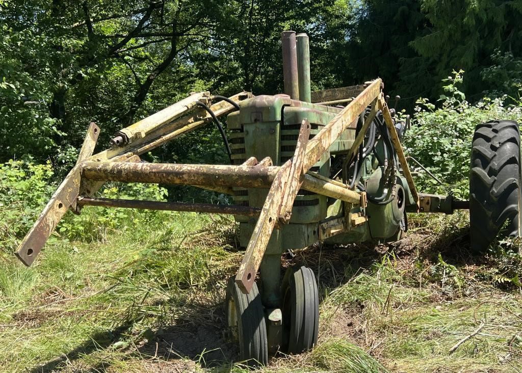 Vintage John Deere Tractor w/Front End Loader