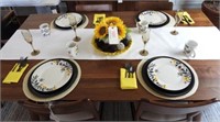 Four place setting set of Royal Norfolk bumble