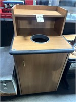 LAMINATE TRASH STATION W/TRAY RETURN