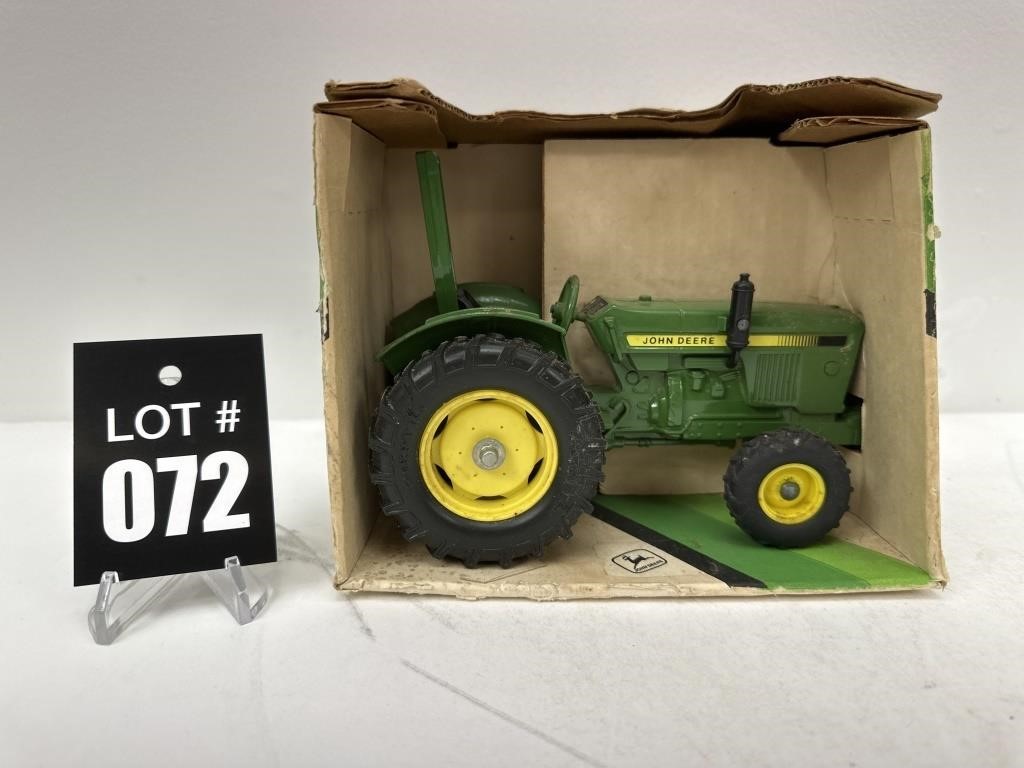 ERTL J.D. Compact Utility Tractor 1/16