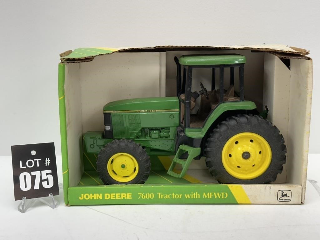 ERTL J.D. 7600 Tractor with MFWD 1/16