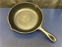 No. 5 Iron Skillet 8 1/2 in.