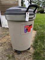 Plastic Trash Can with Lid