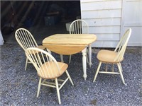 DROP LEAF DINING ROOM TABLE & 4 MATCHING CHAIRS