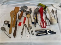 Assorted kitchen tools