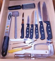Kitchen utensils: 2 new knives in boxes -