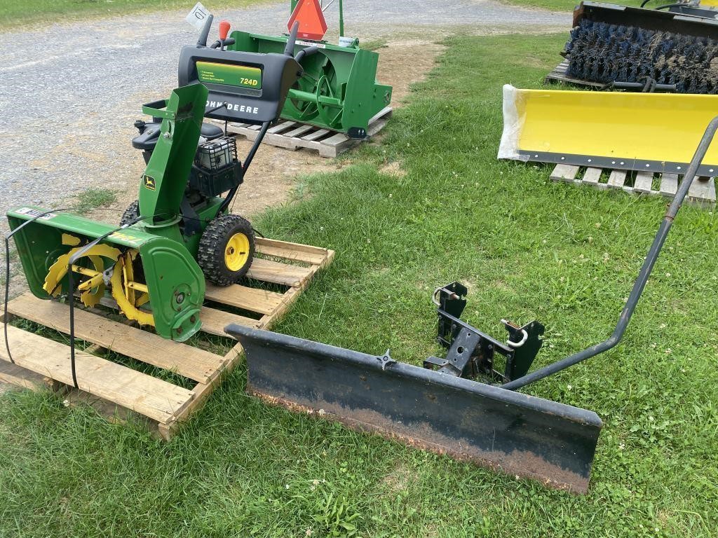 2004 John Deere 724D Snow Blower