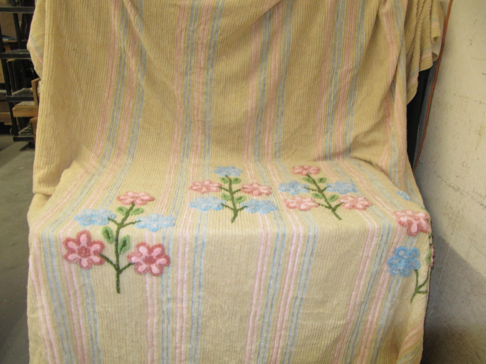 VINTAGE BEDSPREAD