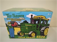 JD 4520 Toy Farmer 2001 NIB 1/16