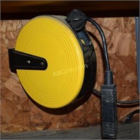 Extension cord reel and extension cord