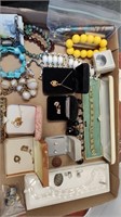 Assorted jewelry