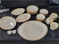 Wayne 'Old Ivory' China - Note