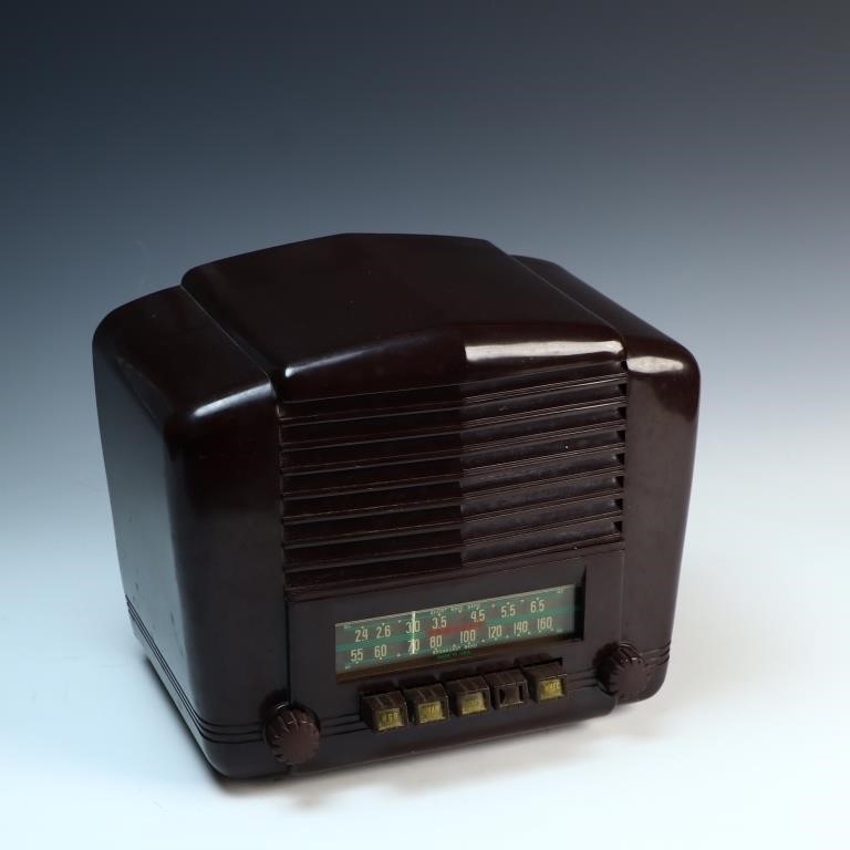 Mid Century brown tube radio