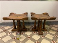 2 petites tables d`appoint style chevet en bois