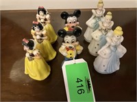 Collection of figurines,
