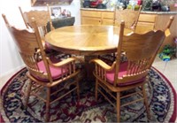 J - ROUND TABLE W/ 4 CHAIRS (K91)