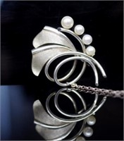 Vintage Mikimoto pearl set silver brooch