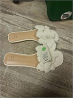 White flower sandals 9