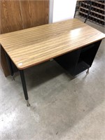 Small table or child’s desk