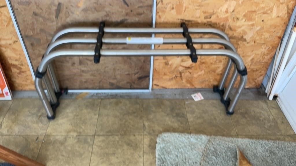 Bed extender for a pickup