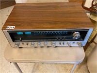 Sansui AM/FM/AUX/Phono- powers on