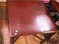 Ethan Allen table, 28" diameter