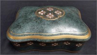 Chinese porcelain decorative covered box