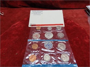 1969 US Mint set coins. 40% silver half dollar.