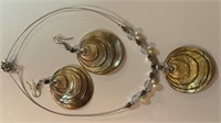 PRETTY MODERN POLISHED SHELL NECKLACE & EARRINGS