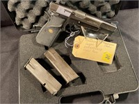 Browning Luger 9 mm 3 magazines & case