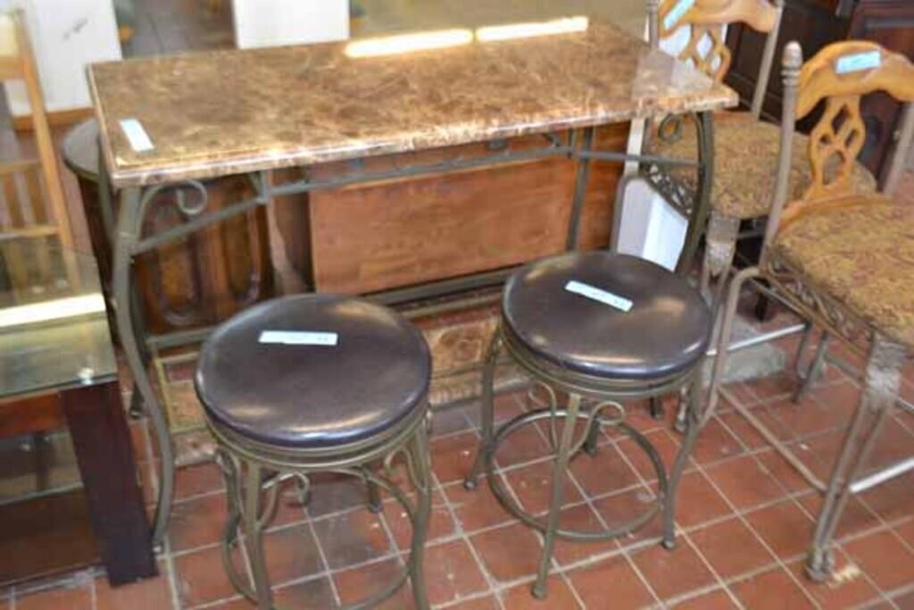 Wrought Iron Bar with 2 Stools