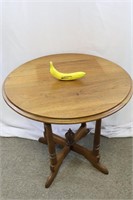 Unmarked Round Oak Wood Table