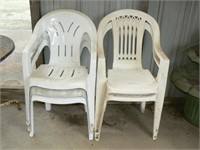 5 plastic stacking chairs