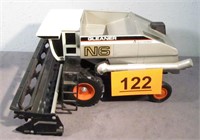 Farm Toy Allis Chalmers "Gleaner N6" Tractor