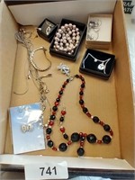 Assorted Jewelry (Necklaces, Bracelet, Earrings)