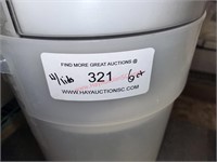 (4) 22 QT CAMBRO CONTAINERS W/ LIDS