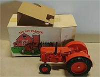 Die cast Case 500 toy tractor
